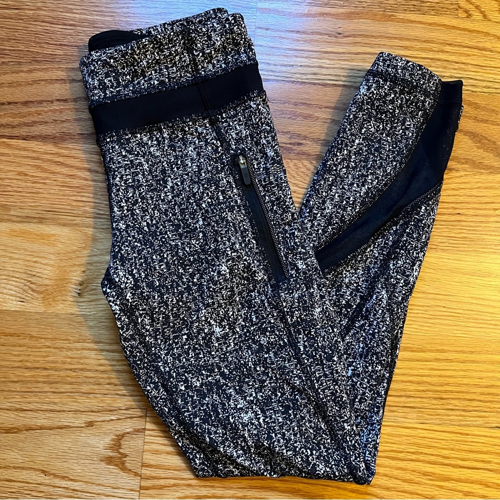 Lululemon run inspire tight black and white size 4